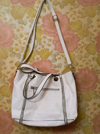 Bolso de hombro blanco