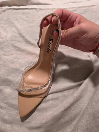 Zapatos de tacón Shein beige con pedrería