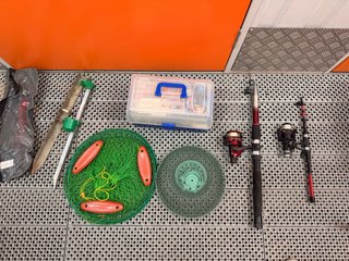 Lote de pesca: cañas, carretes y accesorios