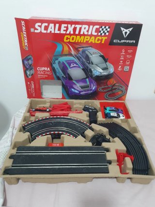 Scalextric Compact Cupra Racing 5.6m