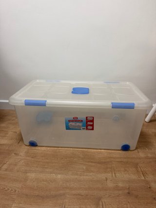 Caja de almacenaje PlasticForte con ruedas