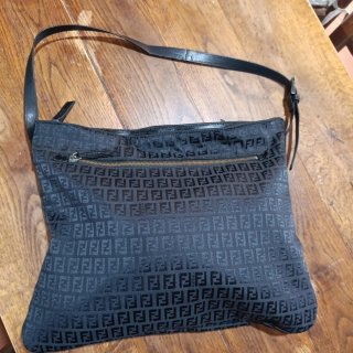 Borsa a spalla Fendi nera