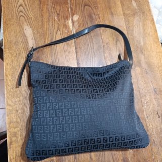 Borsa a spalla Fendi nera