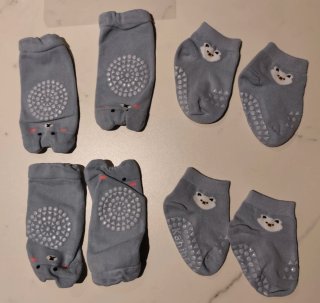 Set 2 paia ginocchiere e 2 paia calze azzurre