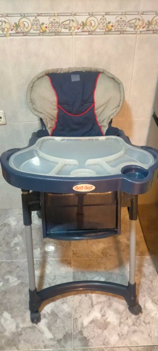 Trona infantil Dat Dat azul 30 euros