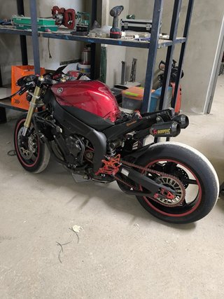 Yamaha R1 2004 de circuito