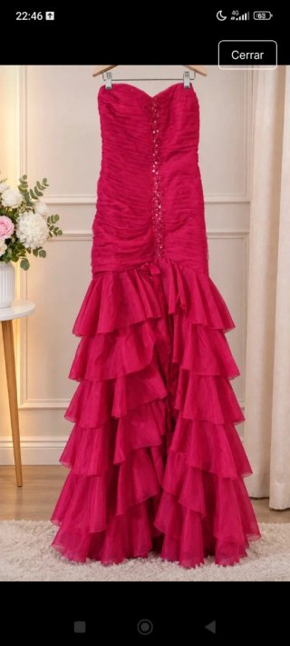 Vestido de fiesta largo con volantes