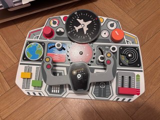 Panel de Control de Avión de Madera