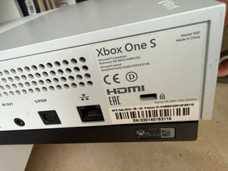 Xbox One S 1TB Blanca