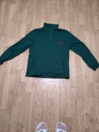 Sudadera verde con cremallera