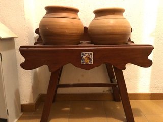 Cantera Rústica con Dos Cántaros
