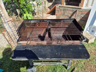 Barbacoa de carbón y leña