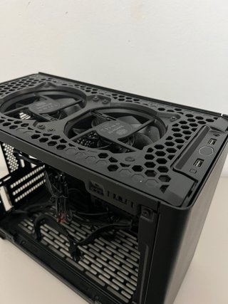 Caja PC Cooler Master NR200P + V650W SFX 80+ GOLD