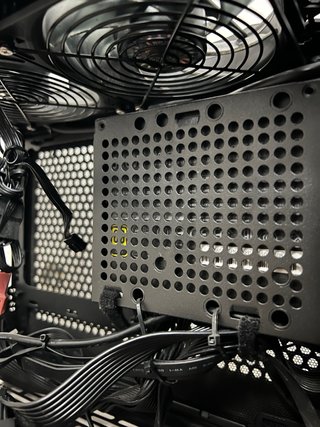 Caja PC Cooler Master NR200P + V650W SFX 80+ GOLD