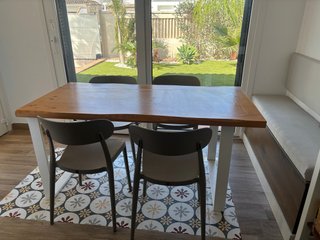 Mesa madera maciza patas acero.  Impecable