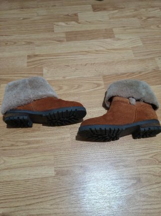 Botines de ante con borreguito. Talla 32