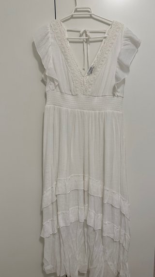 Vestido blanco con detalles de encaje