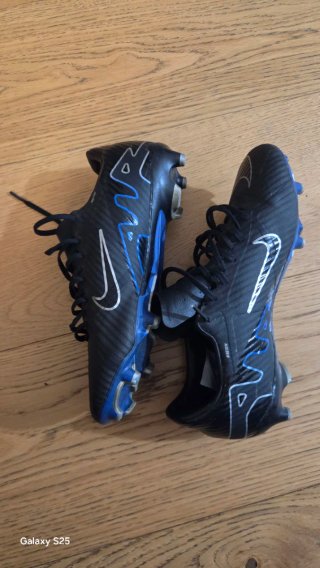 Scarpe da calcio Nike nere e blu
