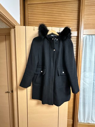 Abrigo Negro Zara con Capucha