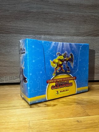 Caja Cartas Invizimals Batalla de Cazadores