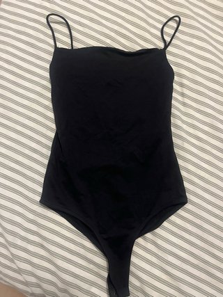 Body negro de tirantes finos