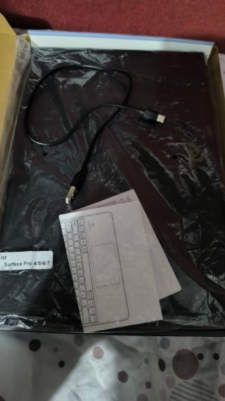 Custodia con tastiera wireless per tablet
