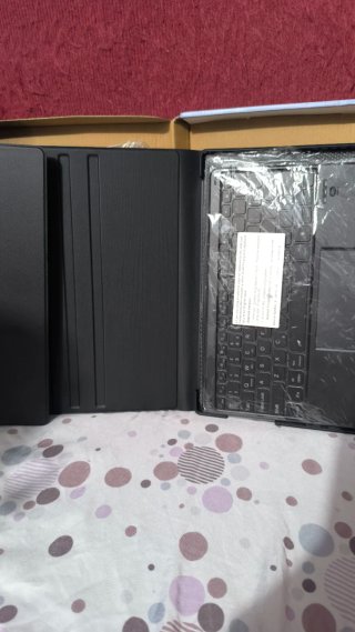 Custodia con tastiera wireless per tablet