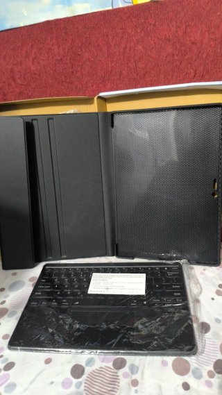 Custodia con tastiera wireless per tablet