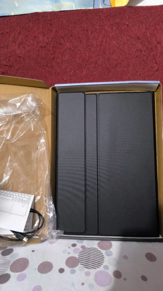 Custodia con tastiera wireless per tablet