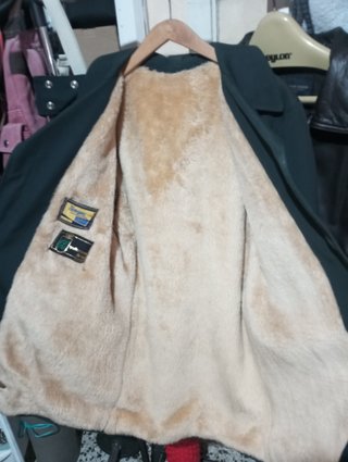 Abrigo con cuello de pelo