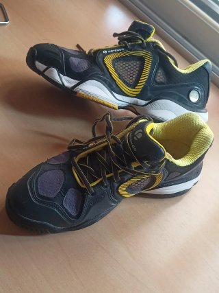 Zapatillas deportivas Artengo negras y amarillas