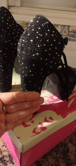 Sandalias de tacón negras con pedrería