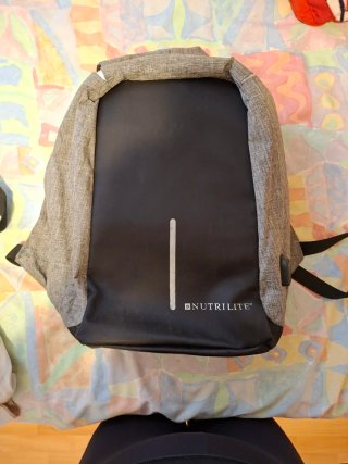 Mochila Negra y Gris