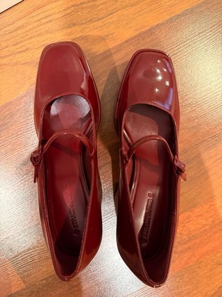 Zapatos acharolados de tacón rojos Stradivarius