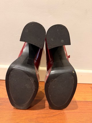 Zapatos acharolados de tacón rojos Stradivarius