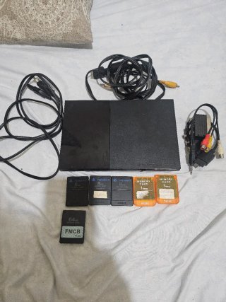 Lote PlayStation 2: Consola, tarjetas, juegos