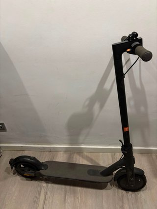 Patin Xaomi Essential con cargador