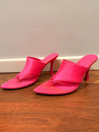 Sandalias de tacón satinadas rosas Zara