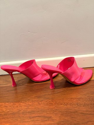 Sandalias de tacón satinadas rosas Zara
