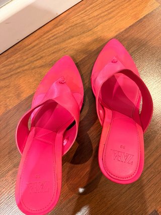 Sandalias de tacón satinadas rosas Zara