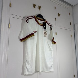 Camiseta Adidas Blanca y Dorada