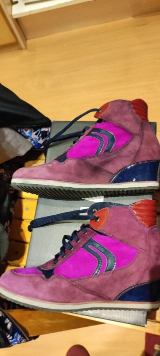 Botines Geox.39 Zapatillas fucsia y Rojo con cuña