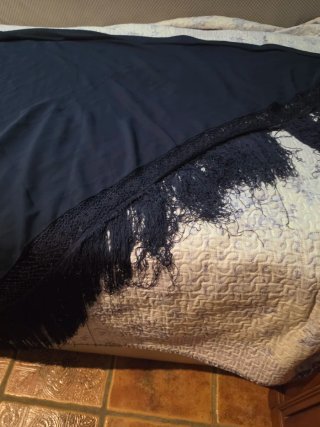 Mantilla Azul Marino con Flecos