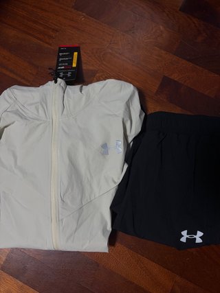 Tuta Under Armour Beige e Nera