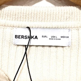 Talla L. BERSHKA. Top de punto acanalado tipo polo