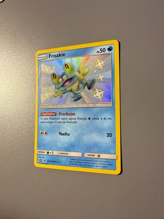 Carta Pokémon Froakie Shiny de shining fates