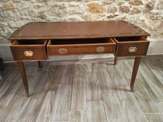 Mesa de despacho antigua de madera y piel