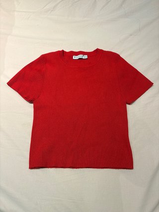 Camiseta roja Stradivarius talla XS