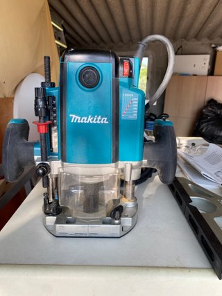 Fresadora Makita RP2300FCX 12mm