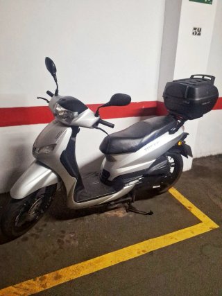 Scooter Peugeot Tweet 125